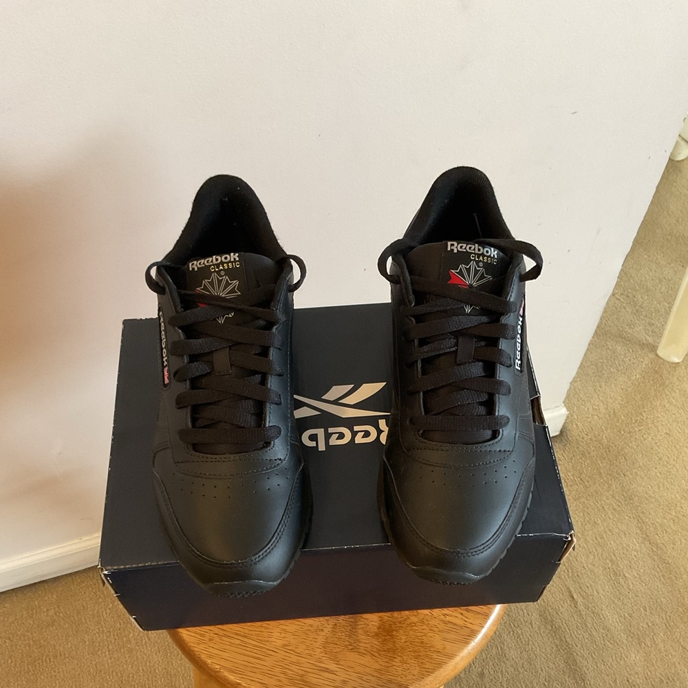 Reebok Unisex Black Leather Sneakers